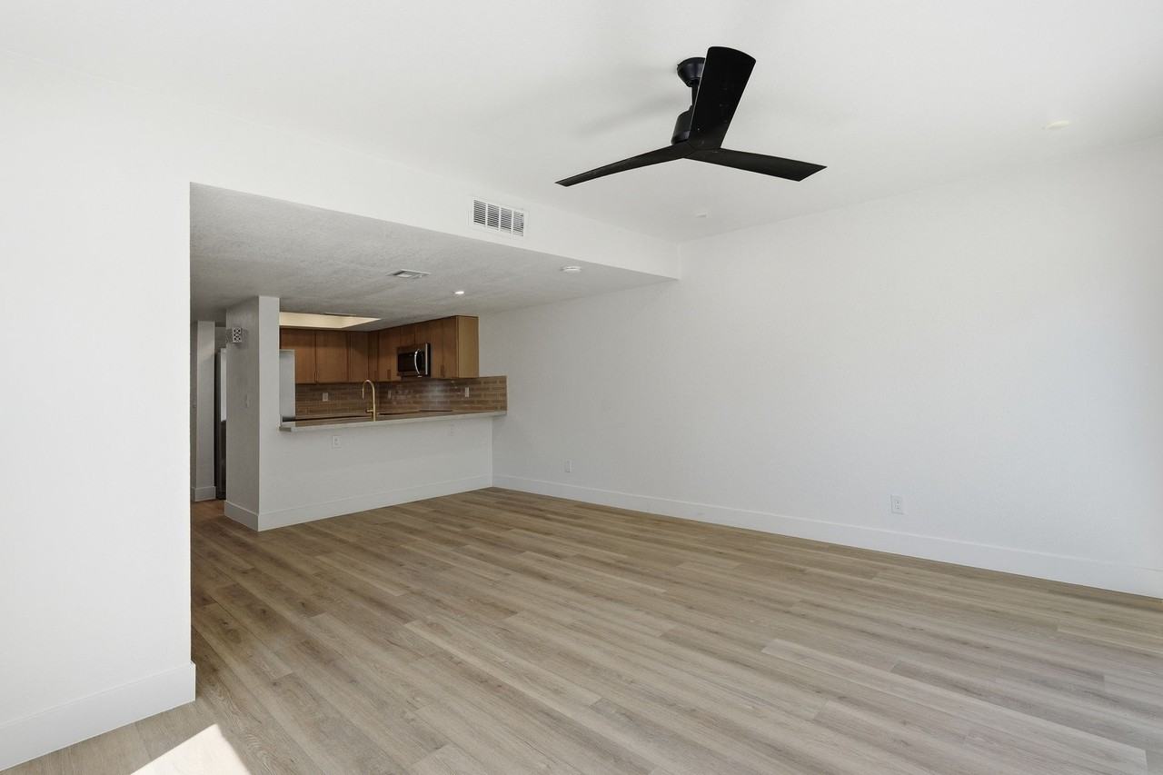 122 South Hardy Drive #43 - Photo 4 of 36