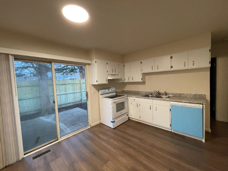 1107 E Willard St - Photo 2 of 19