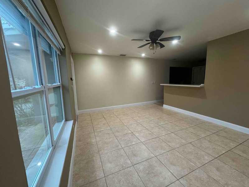 401 Sw 10th Ter - Photo 4 of 11