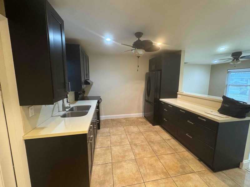 401 Sw 10th Ter - Photo 5 of 11