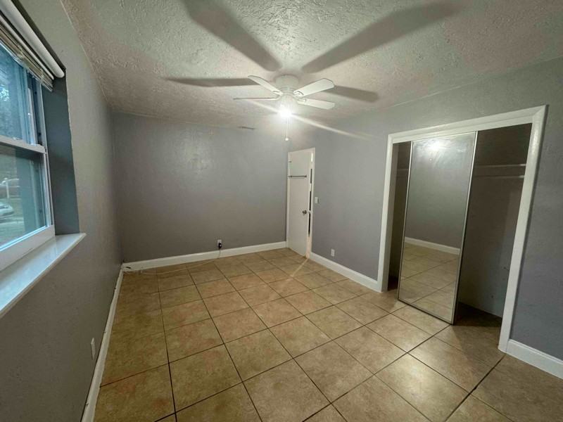 401 Sw 10th Ter - Photo 7 of 11