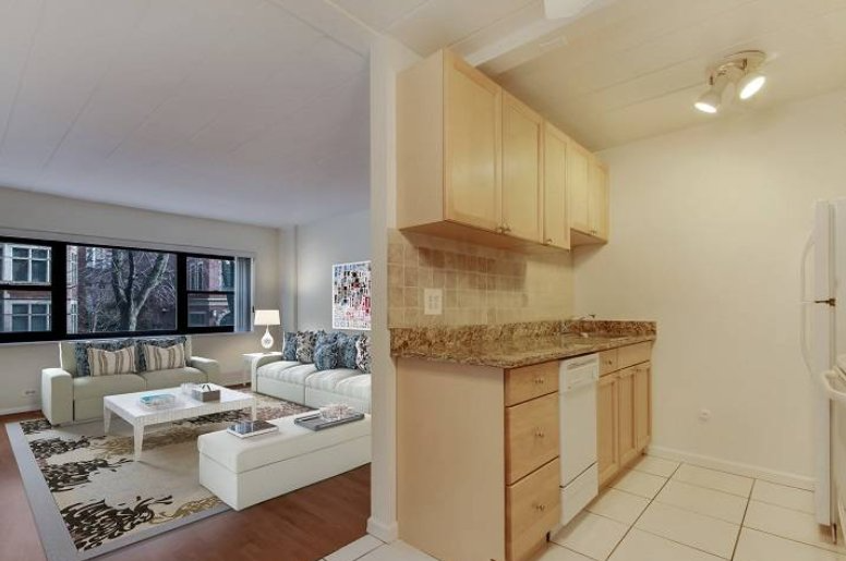 2930 N Commonwealth Ave #1-1 - Photo 4 of 9