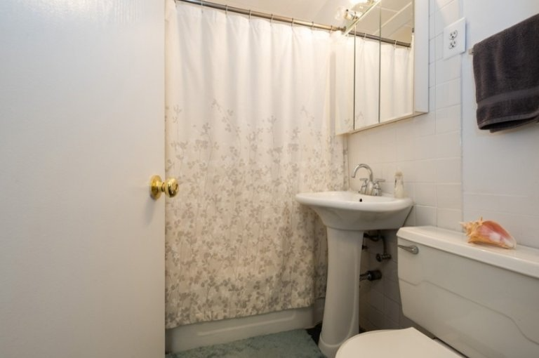 2930 N Commonwealth Ave #1-1 - Photo 6 of 9