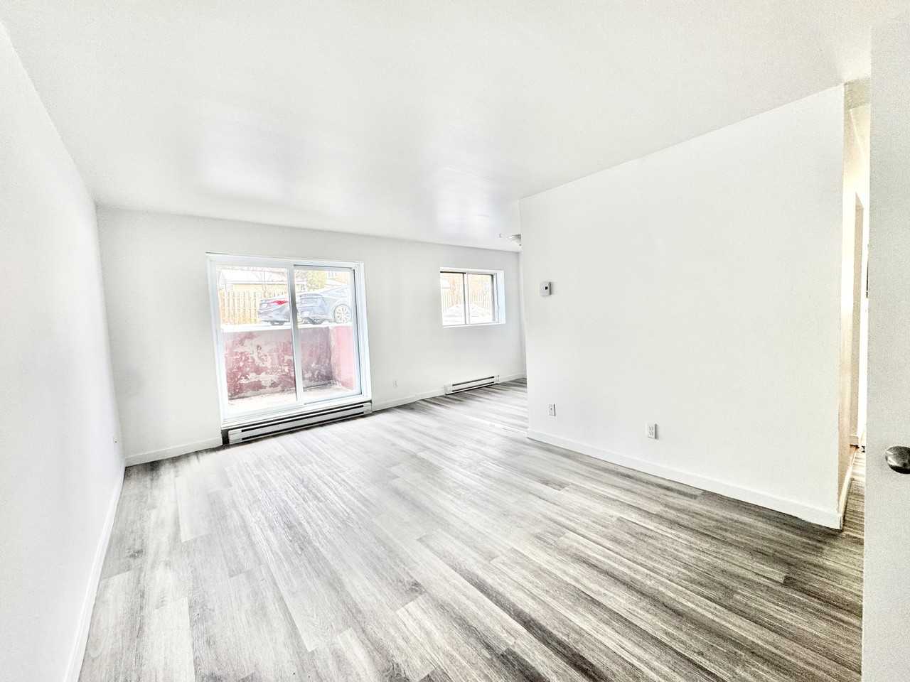 2920 Rue Mazenod #102 - Photo 3 of 15