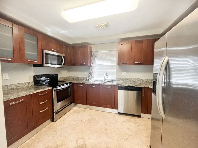 1045 Sw 9th Ct - Photo 7 of 27