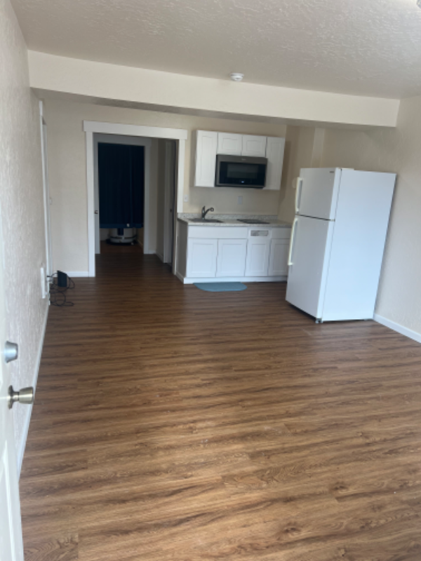 1524 9th St #B - Photo 2 of 5