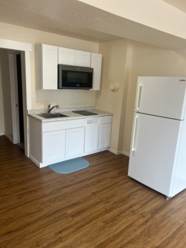 1524 9th St #B - Photo 3 of 5