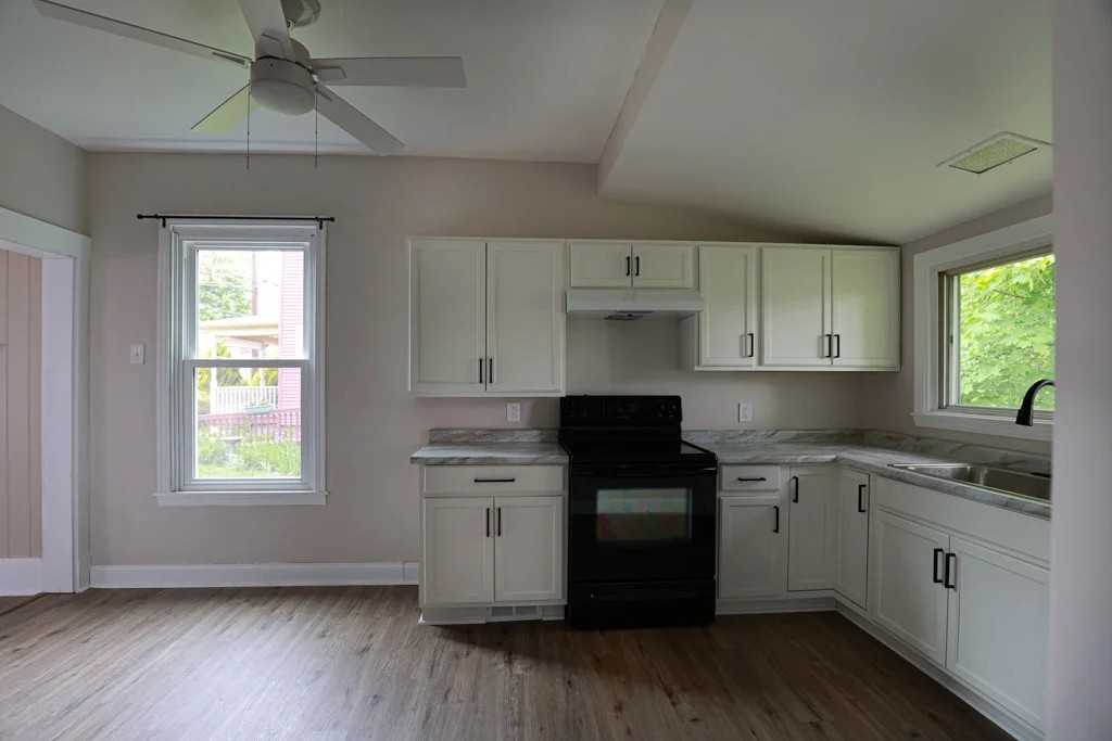 2714 Locust St - Photo 7 of 22