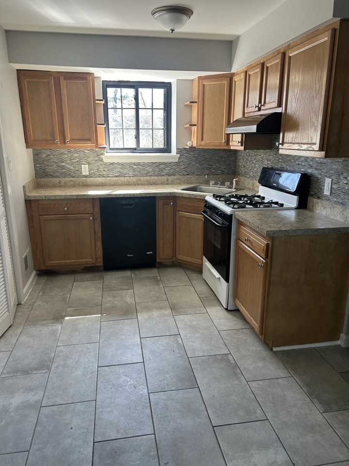 333 Crows Mill Rd - Photo 5 of 7