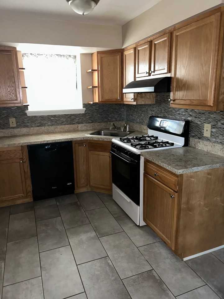 333 Crows Mill Rd - Photo 6 of 7