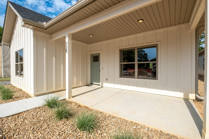 725 S Valentine St - Photo 4 of 20