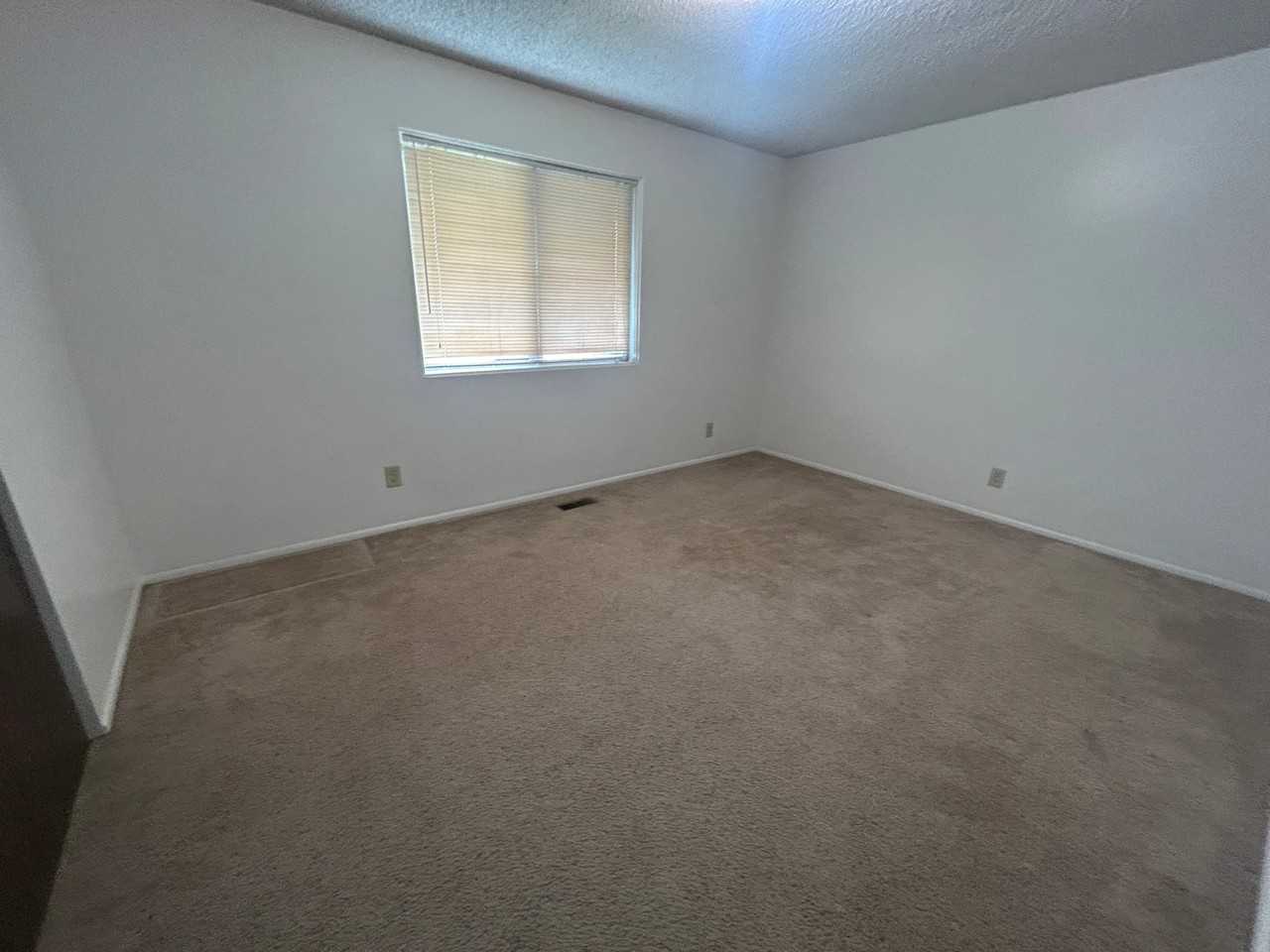 455 Monroe St - Photo 2 of 7