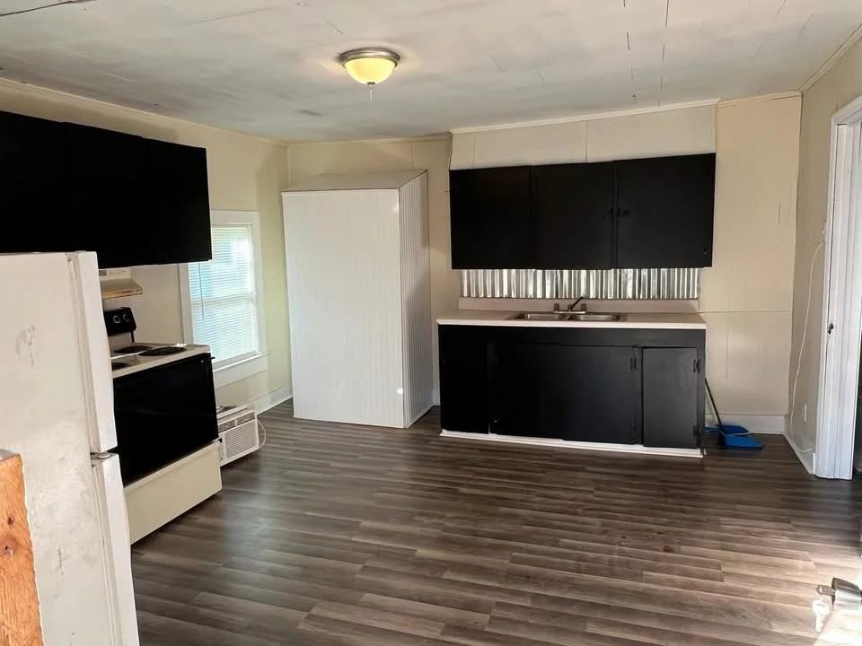 607 Hall Ave - Photo 5 of 10