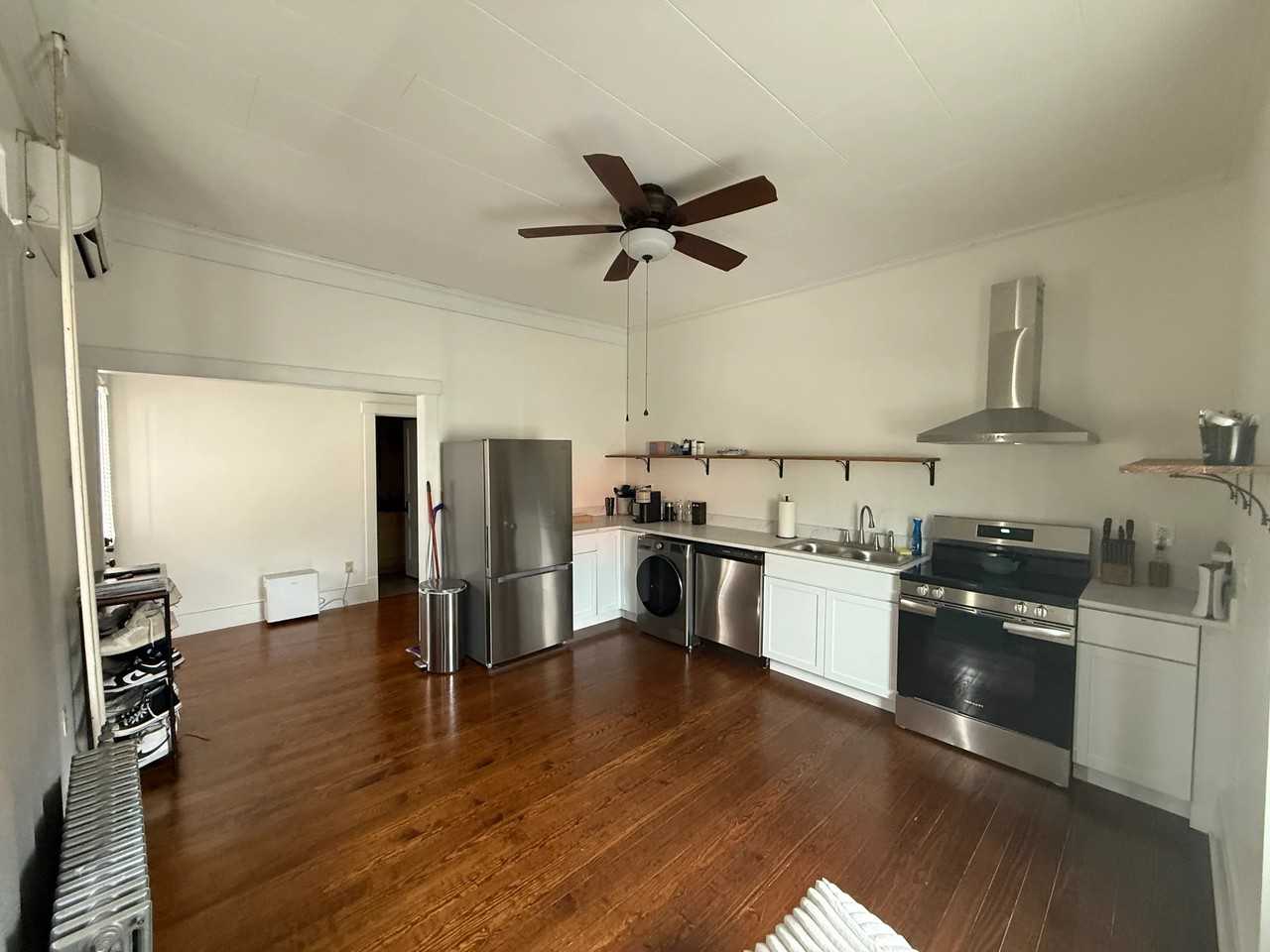 252,256,260 W. Main St #256 - Photo 2 of 7