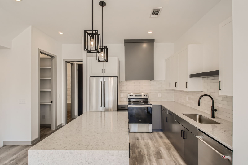 5714 California Ave - Photo 3 of 17