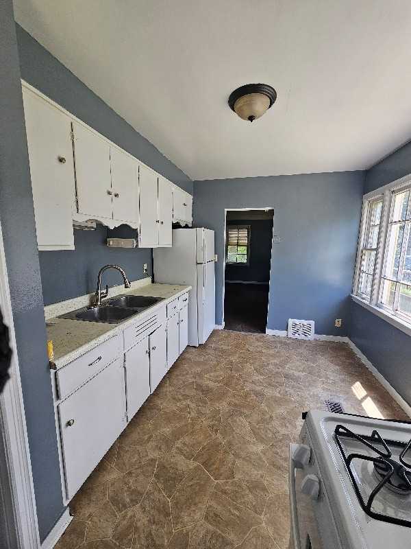 1830 S Kneer Ave - Photo 7 of 9