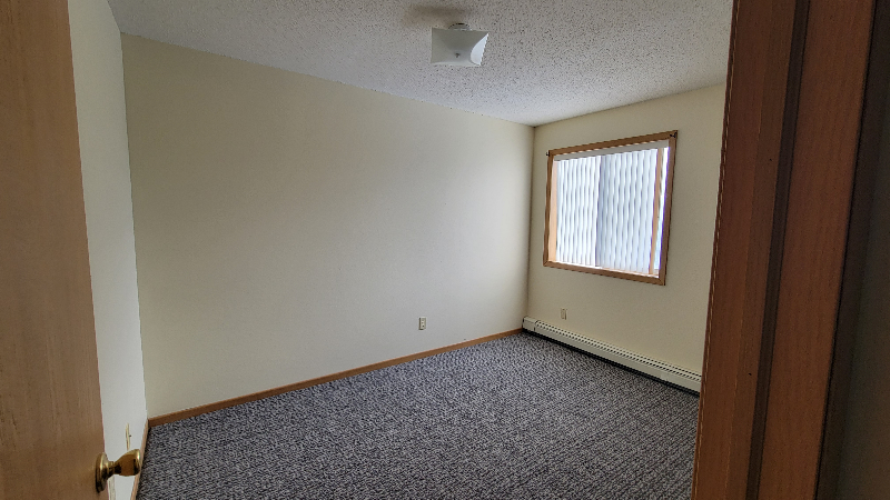 1027 13th St N - Photo 2 of 8