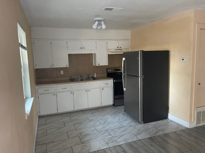 1015 14th St #8 - Photo 2 of 13