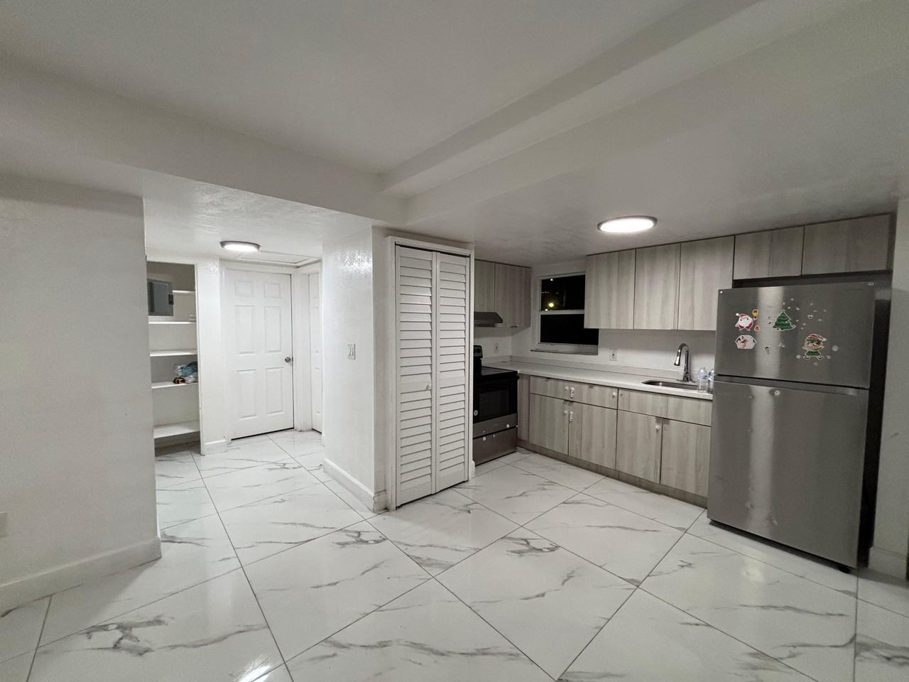 431 N East Ave #433 - Photo 3 of 8