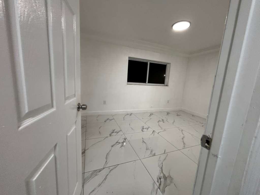 431 N East Ave #433 - Photo 6 of 8