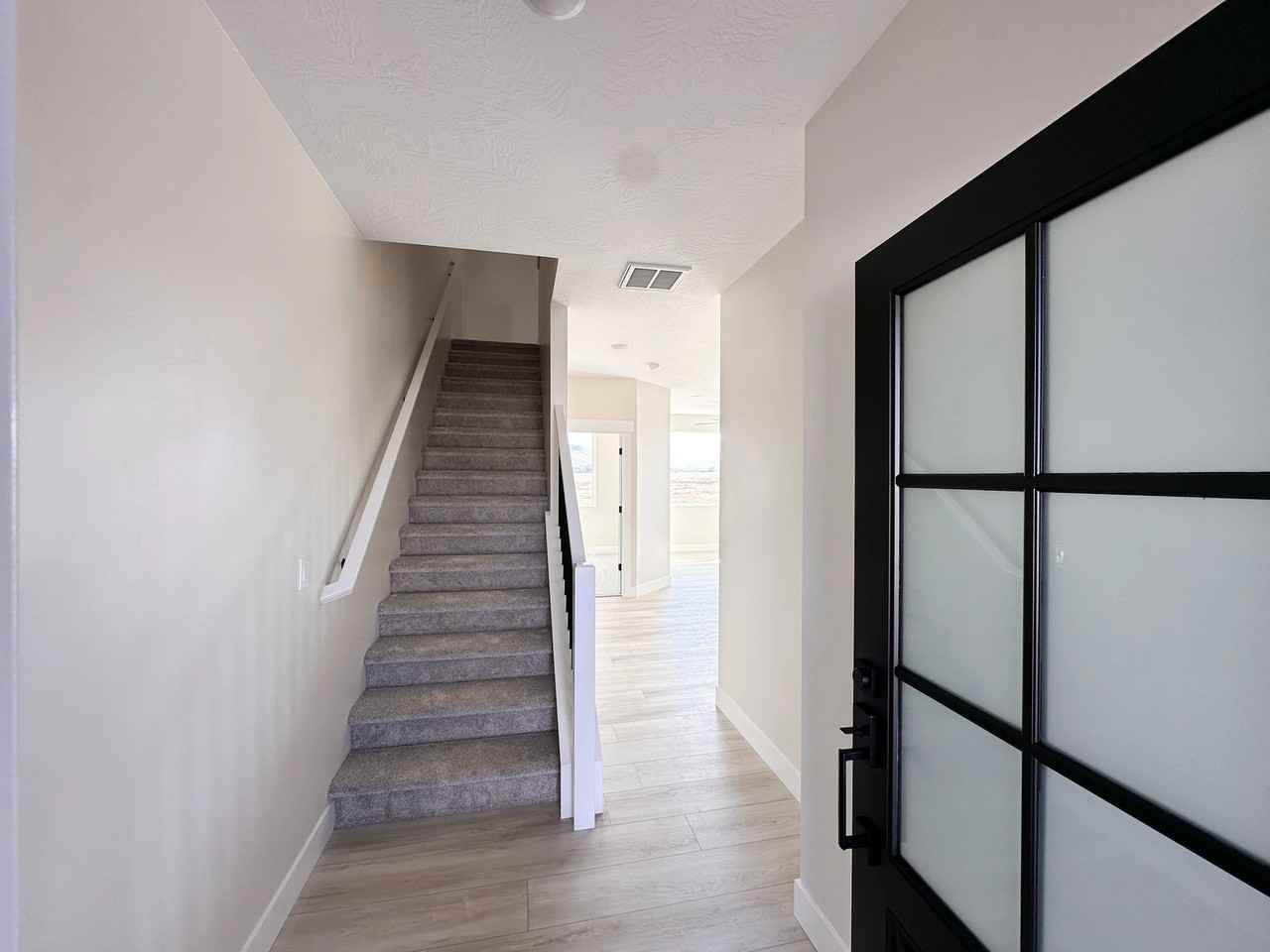 2782 N Clark Pkwy - Photo 4 of 20