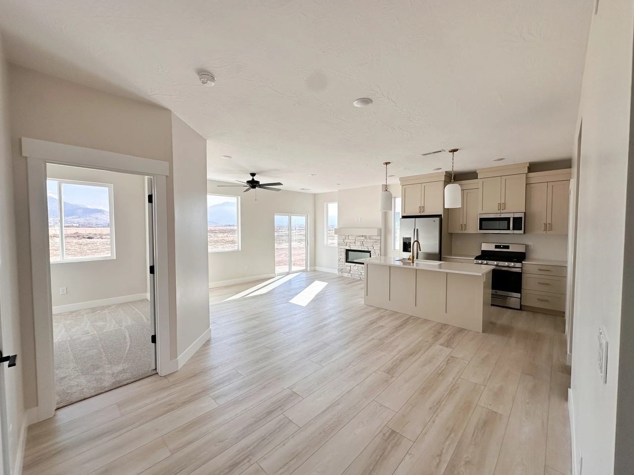 2782 N Clark Pkwy - Photo 5 of 20