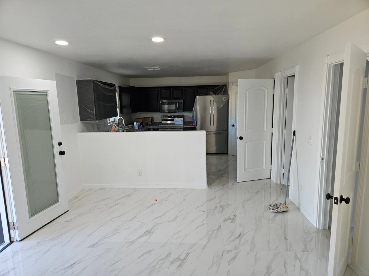 970 E. Christopher St - Photo 2 of 11