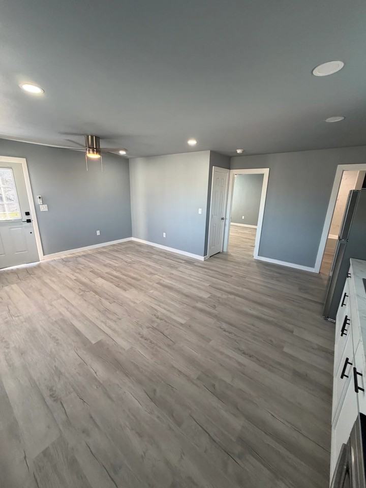 2311 E 2nd St #C - Photo 4 of 9