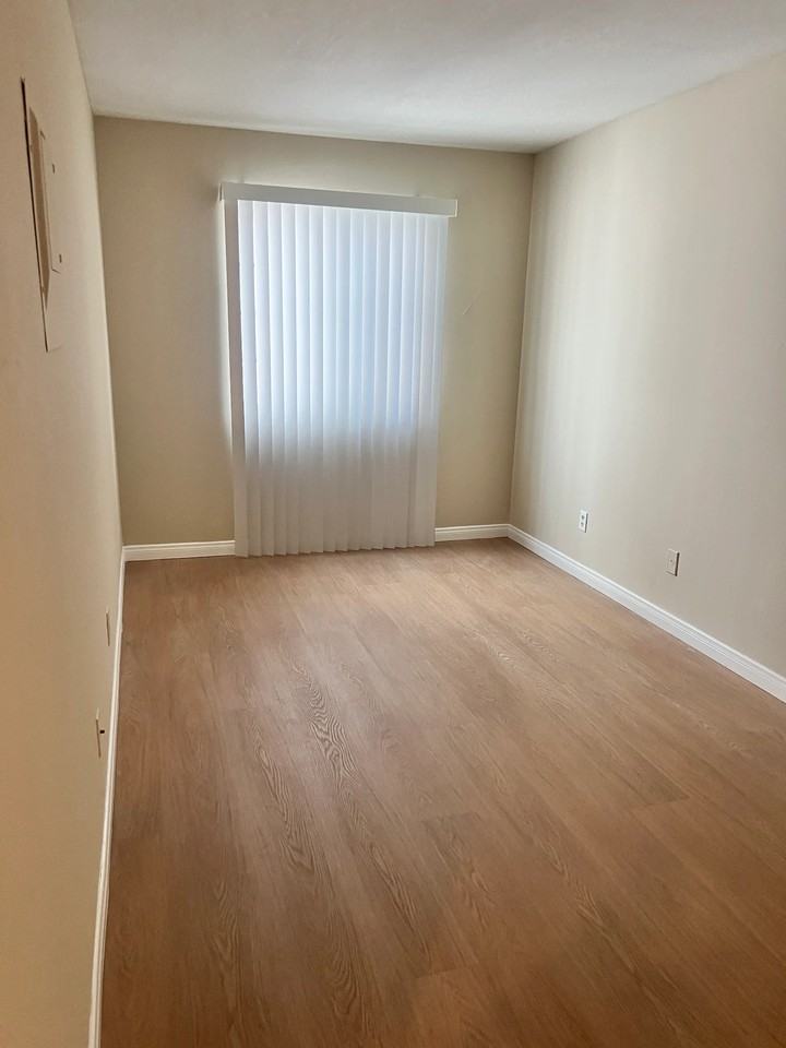 3352 Oakhurst Ave #6 - Photo 2 of 5