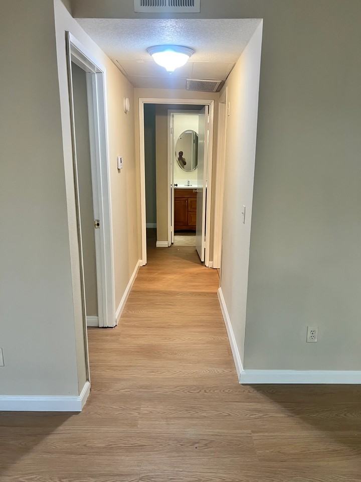 3352 Oakhurst Ave #6 - Photo 3 of 5