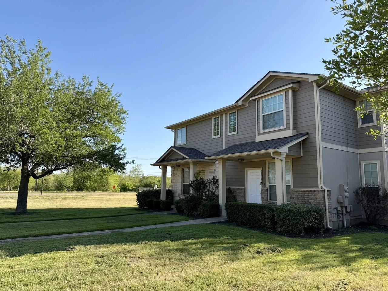 917 Sebastian Bnd #B - Photo 2 of 16