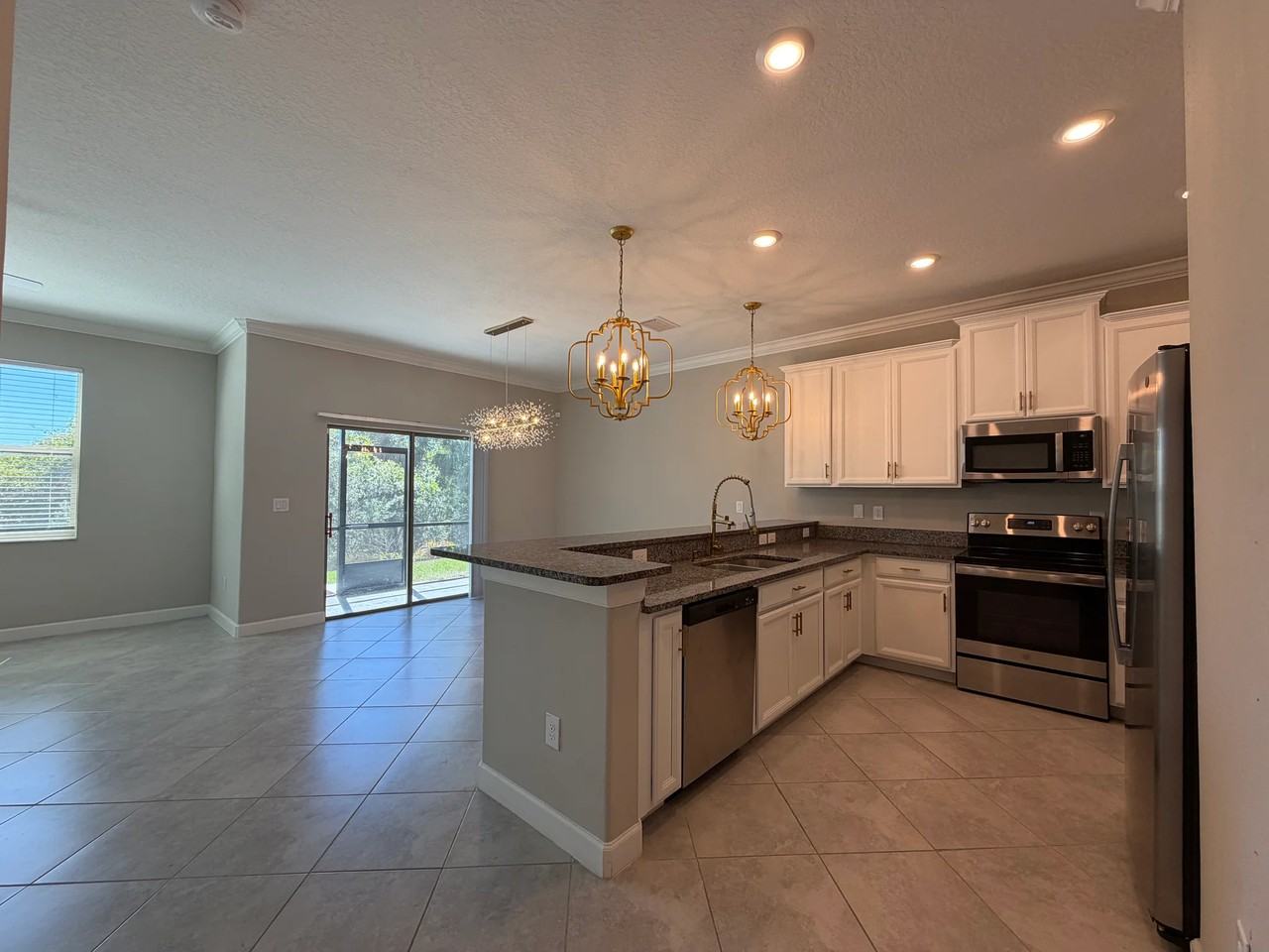 1726 Roseville St - Photo 5 of 20