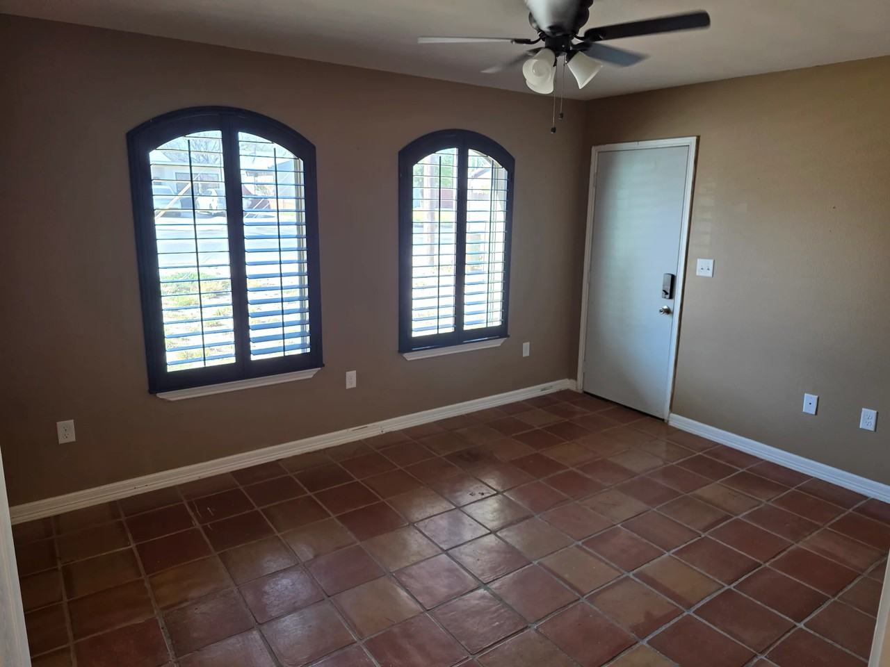 203 W Cantu Rd - Photo 7 of 22