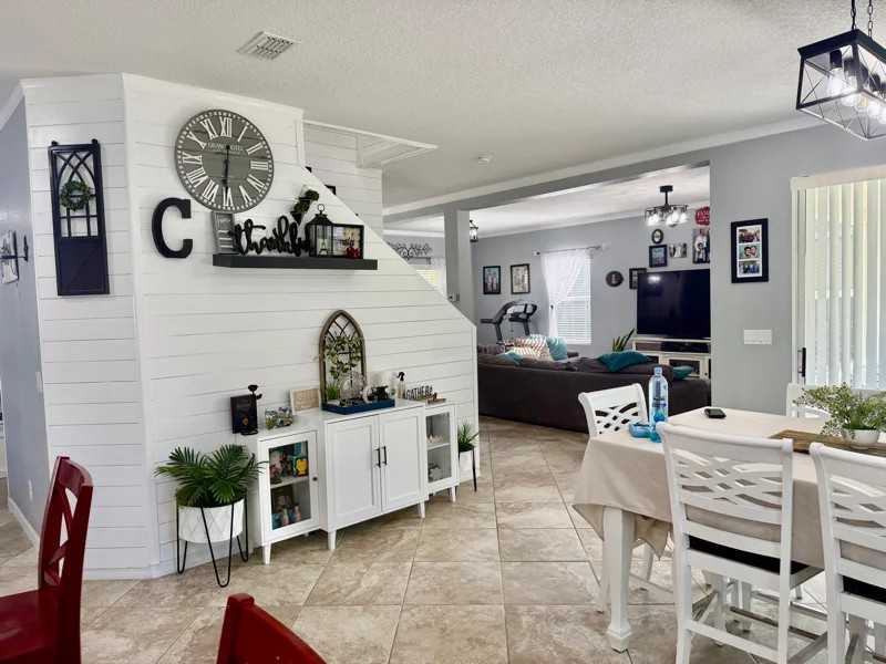 5008 Mission Park Ln - Photo 4 of 25