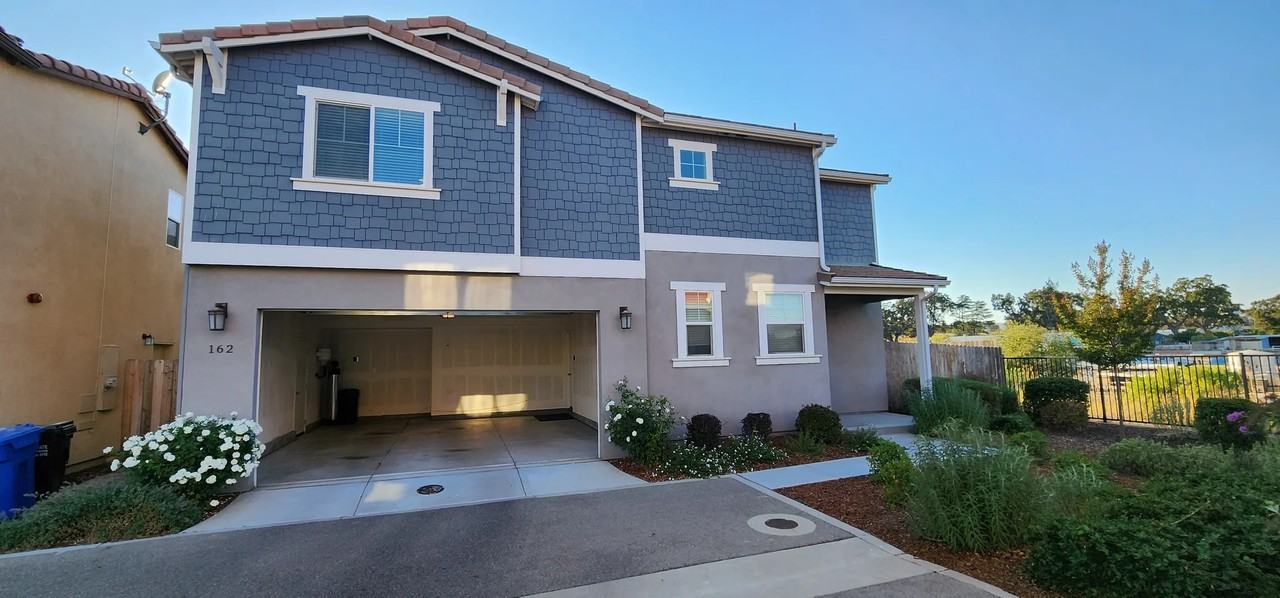 162 Sweetwater Ln - Photo 2 of 21