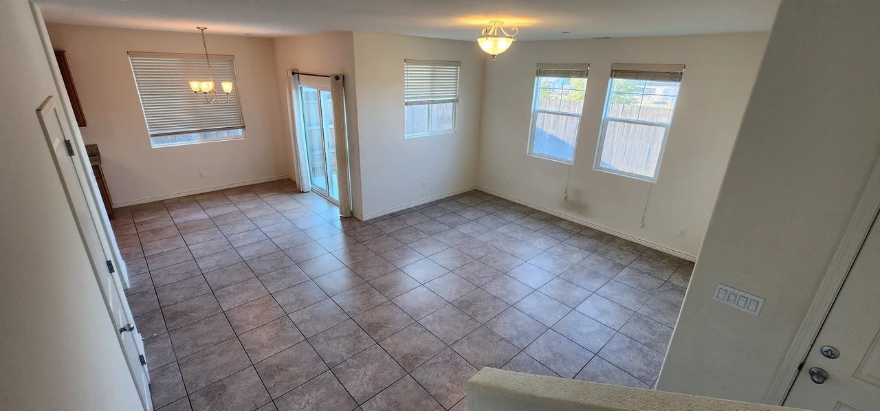 162 Sweetwater Ln - Photo 4 of 21