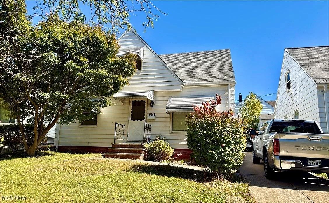 5069 Henry St - Photo 5 of 11