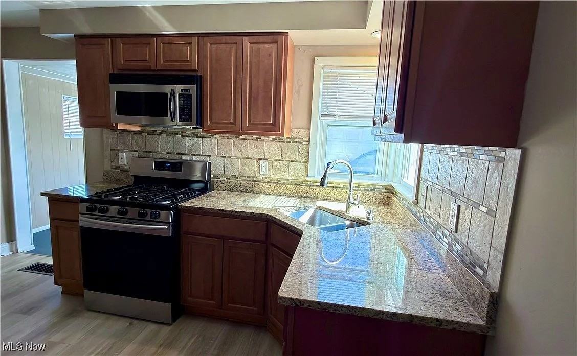 5069 Henry St - Photo 6 of 11