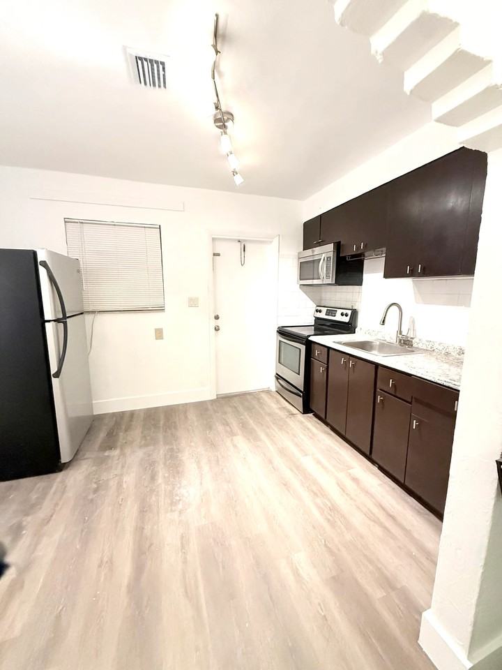 209 Nwstreet #2 - Photo 4 of 6