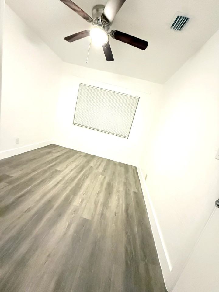 209 Nwstreet #2 - Photo 6 of 6