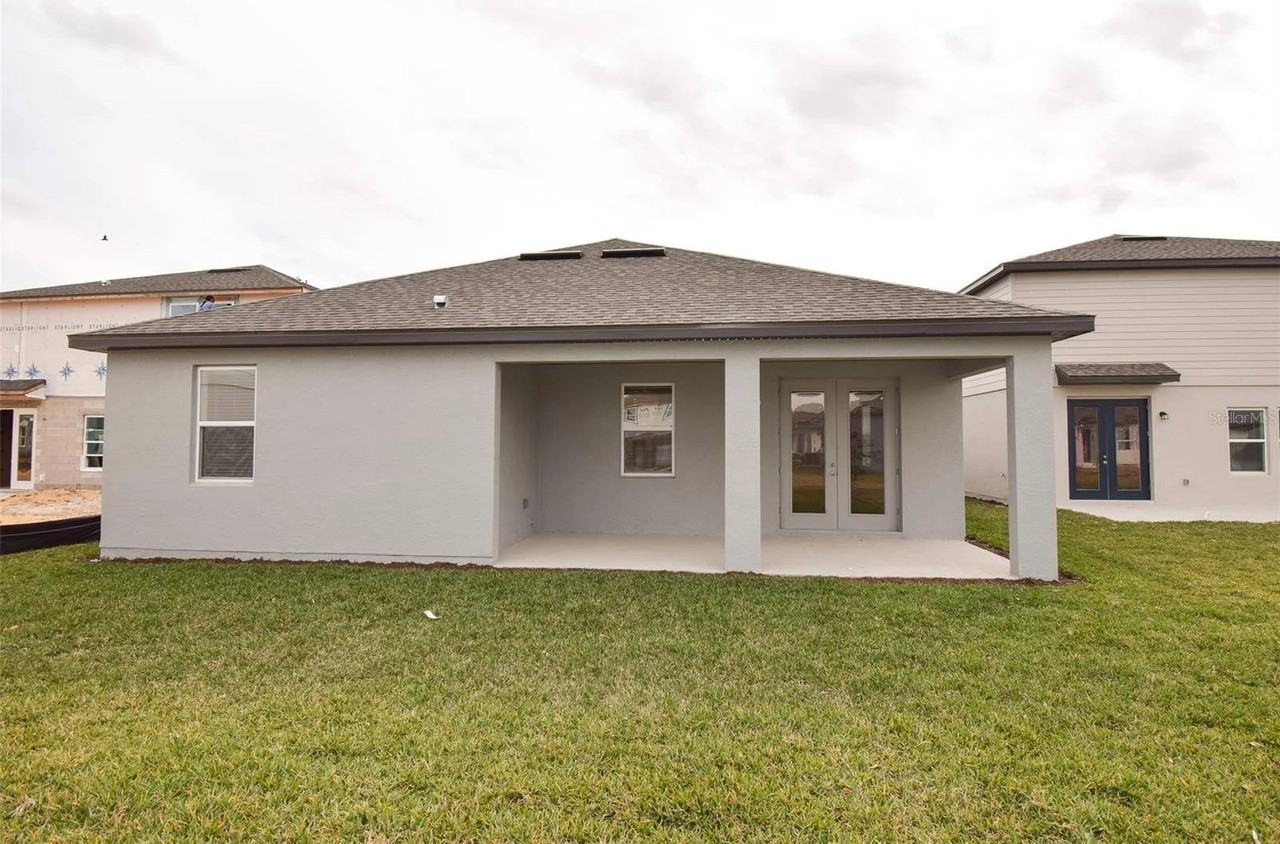 2370 Lancashire St - Photo 2 of 17