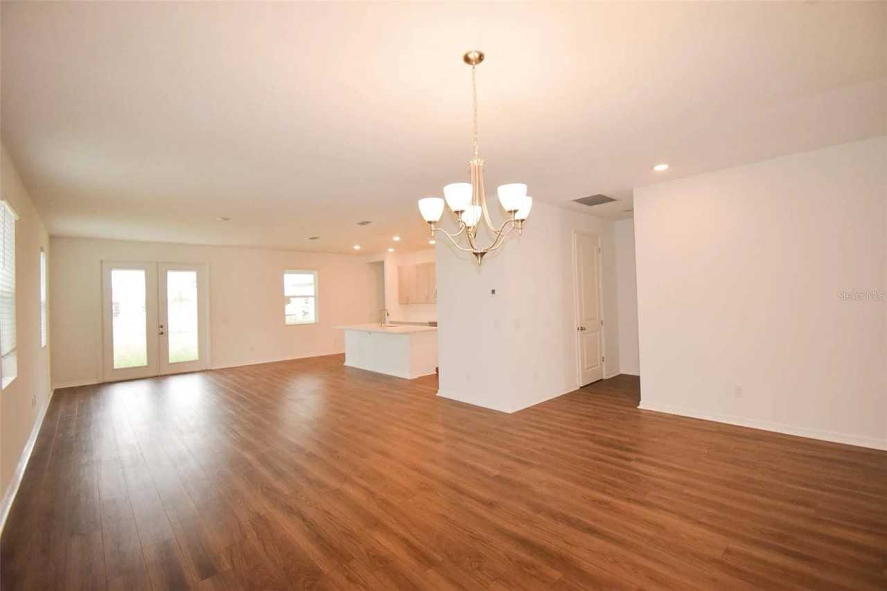 2370 Lancashire St - Photo 6 of 17