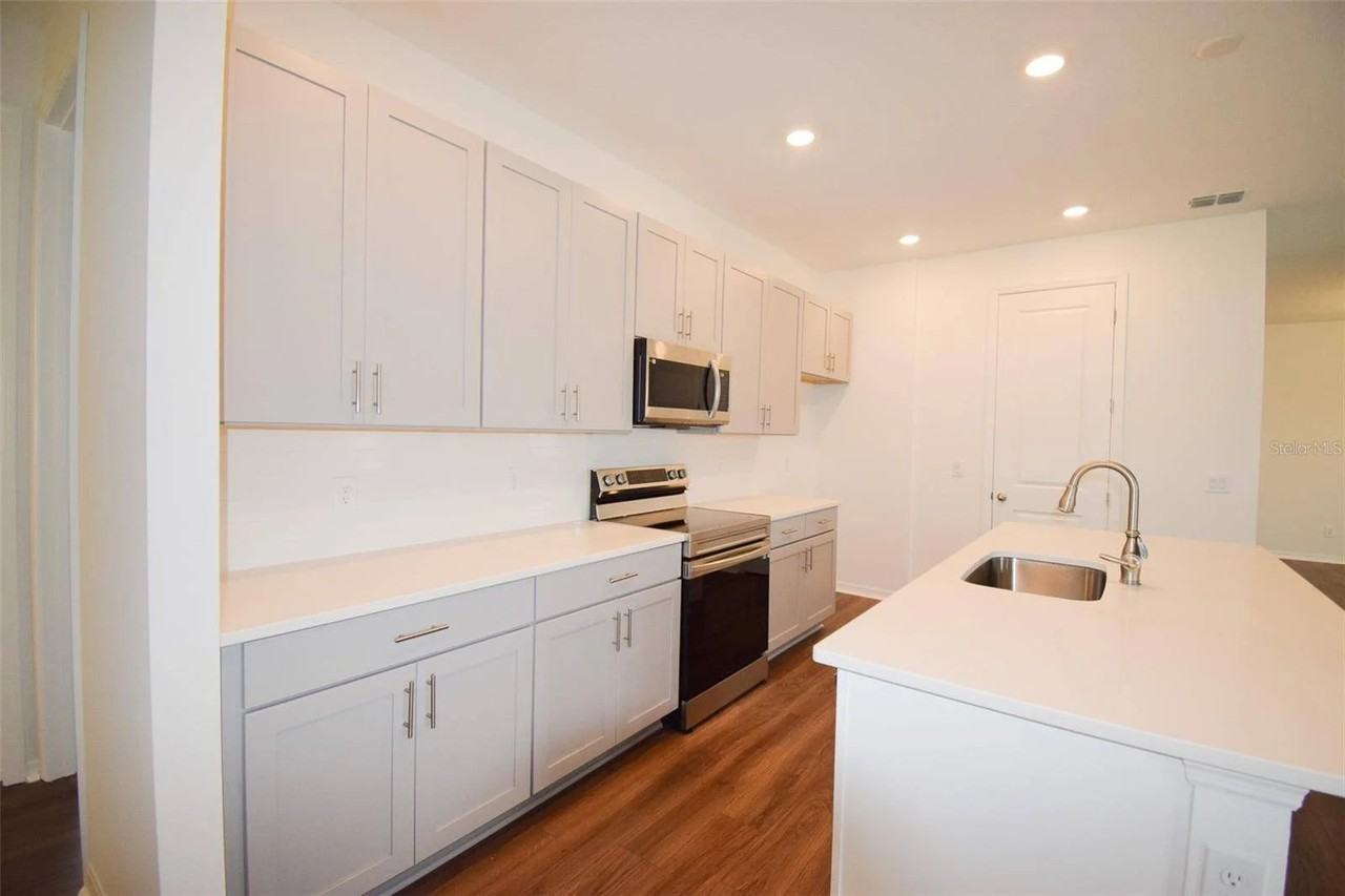 2370 Lancashire St - Photo 7 of 17