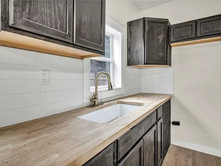 2160 Fulton Rd - Photo 6 of 20