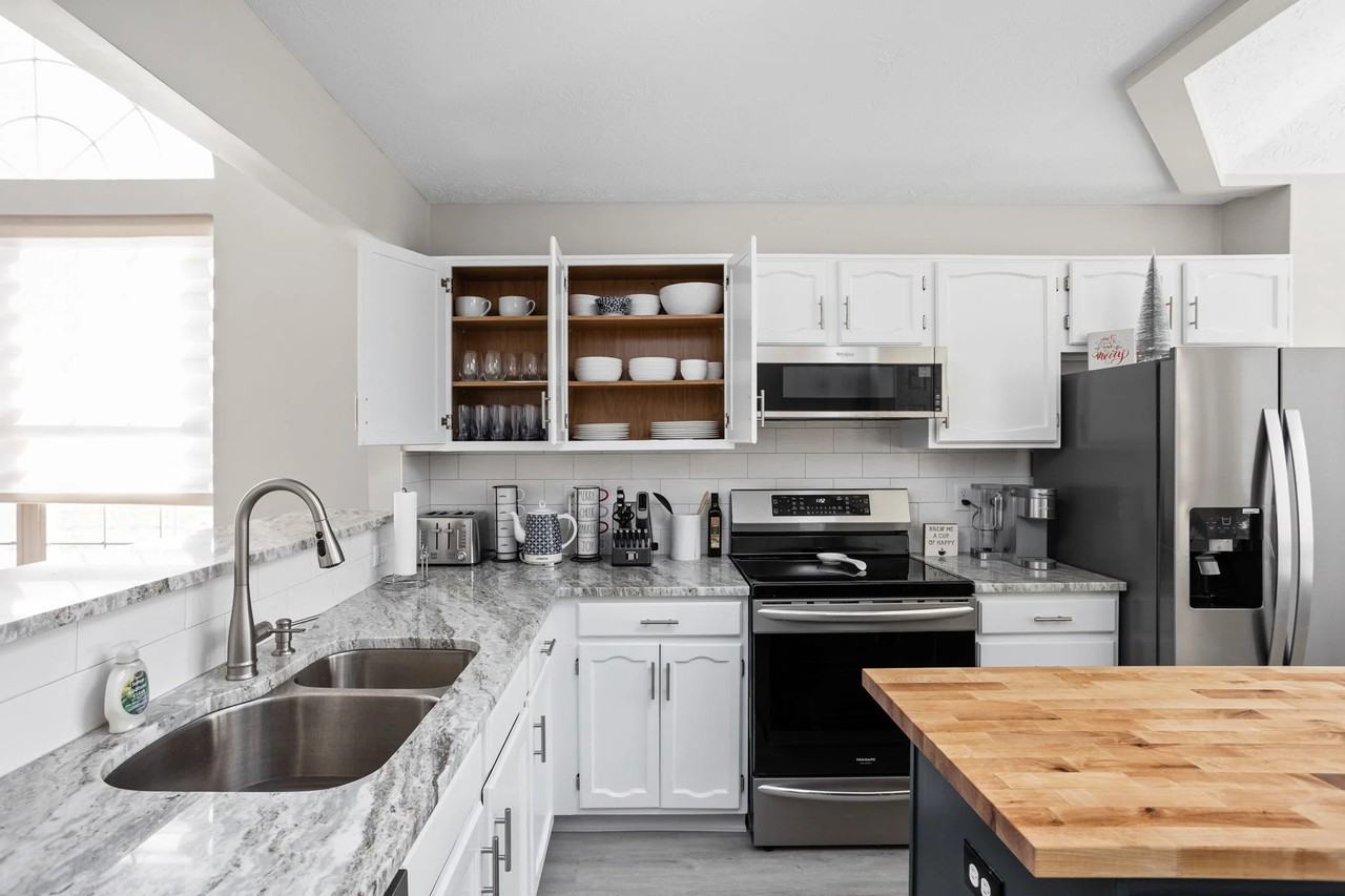 18447 Harvest Meadows Dr W - Photo 4 of 11