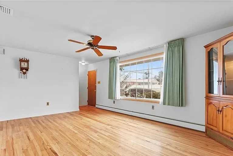 3319 Birch Ave - Photo 3 of 14