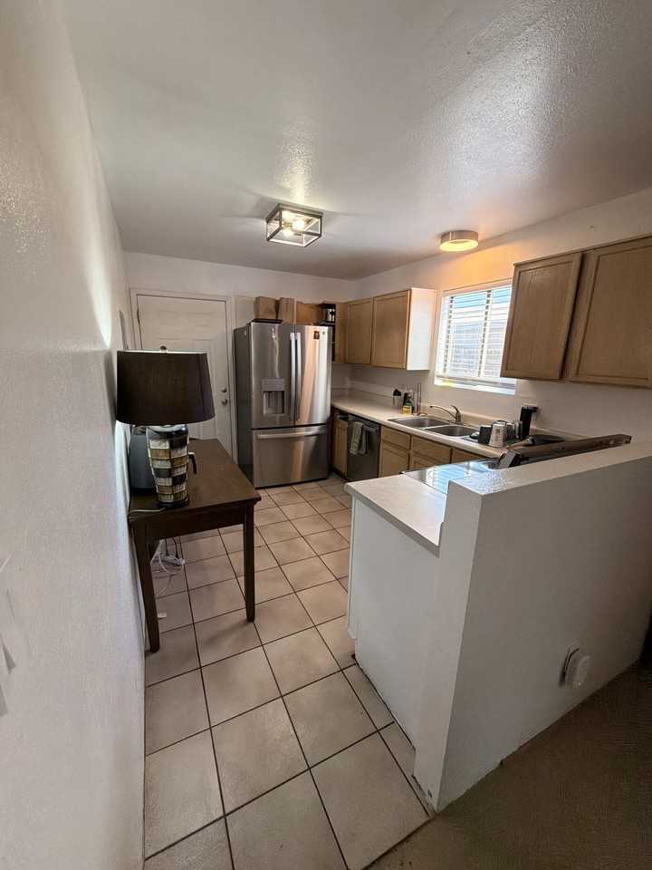 401 E Drachman St - Photo 3 of 9