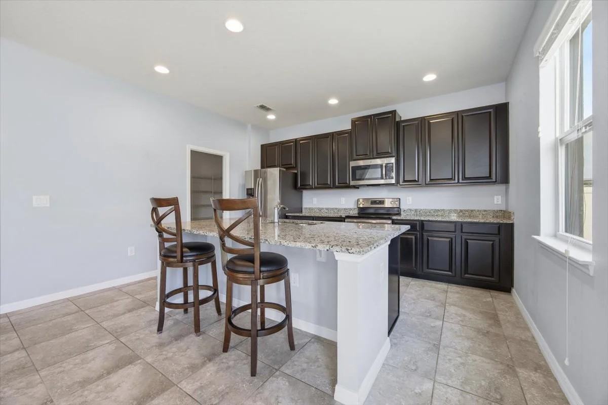 220 Whirlaway Dr - Photo 3 of 20