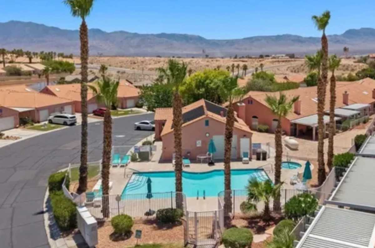 722 Peartree Ln - Photo 2 of 14