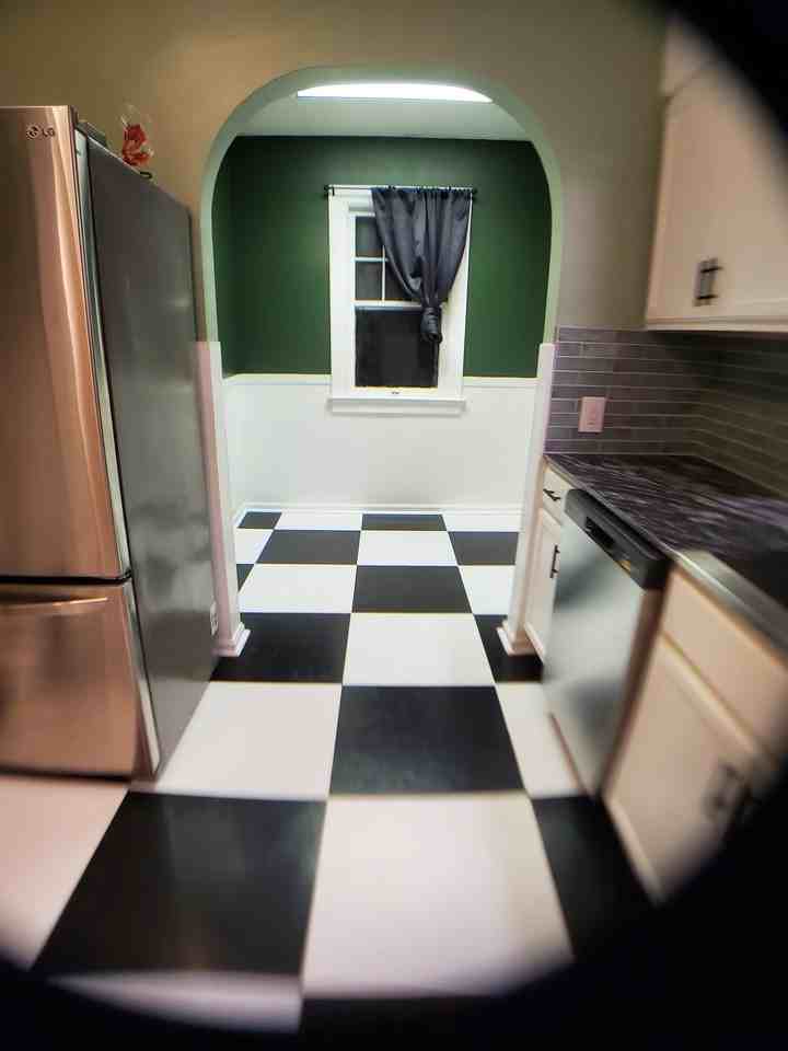 651 S Weinbach Ave - Photo 4 of 17